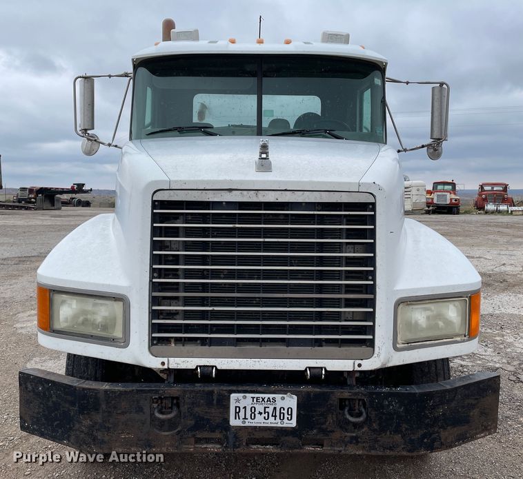 image for item DN4590 2002 Mack CH613  semi truck