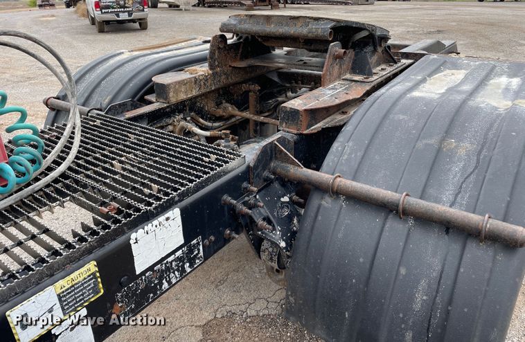 image for item DN4590 2002 Mack CH613  semi truck