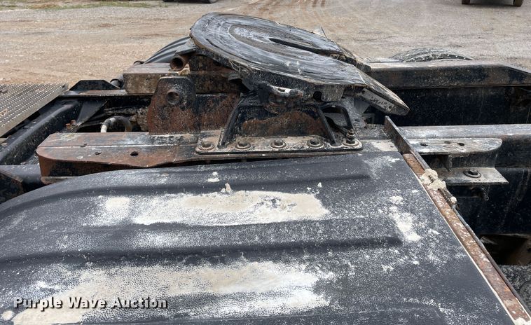 image for item DN4590 2002 Mack CH613  semi truck