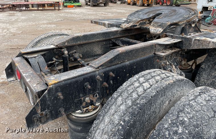 image for item DN4590 2002 Mack CH613  semi truck