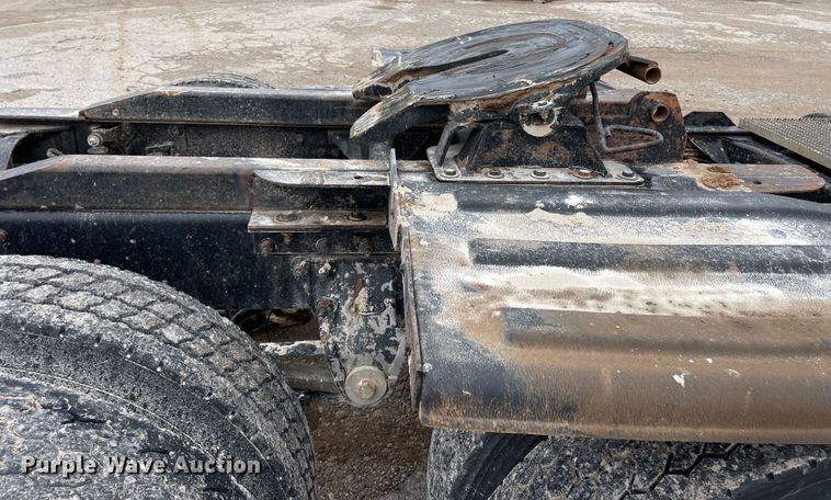 image for item DN4590 2002 Mack CH613  semi truck