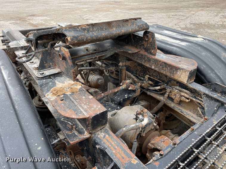 image for item DN4590 2002 Mack CH613  semi truck