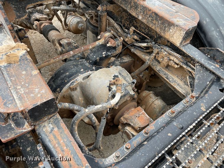 image for item DN4590 2002 Mack CH613  semi truck