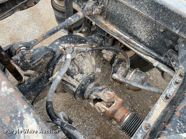 image for item DN4590 2002 Mack CH613  semi truck