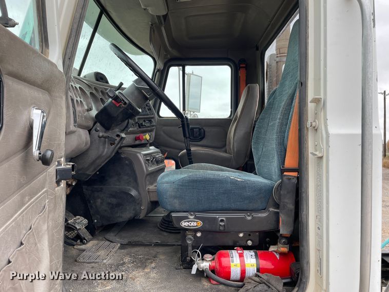 image for item DN4590 2002 Mack CH613  semi truck