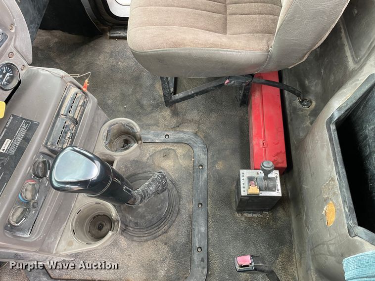 image for item DN4590 2002 Mack CH613  semi truck