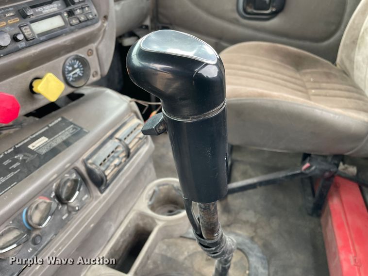 image for item DN4590 2002 Mack CH613  semi truck