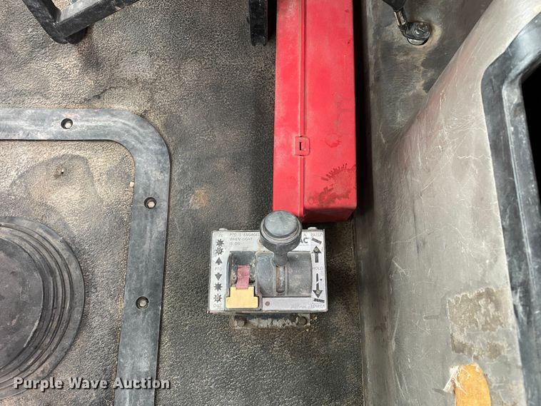 image for item DN4590 2002 Mack CH613  semi truck