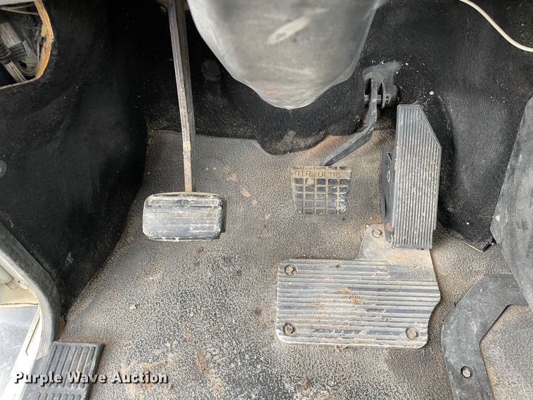 image for item DN4590 2002 Mack CH613  semi truck