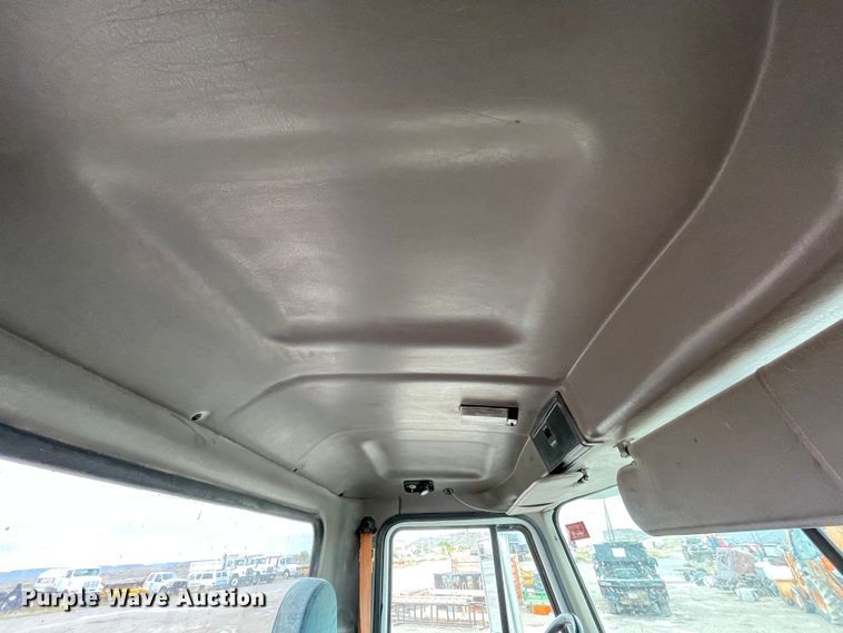 image for item DN4590 2002 Mack CH613  semi truck