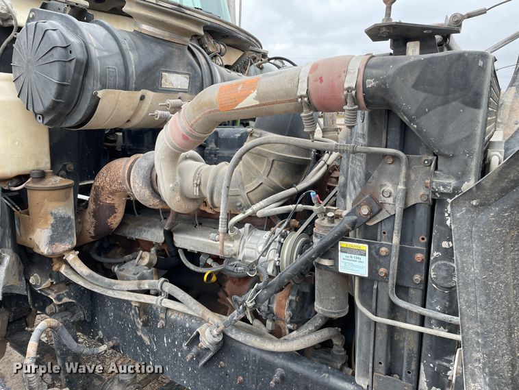 image for item DN4590 2002 Mack CH613  semi truck