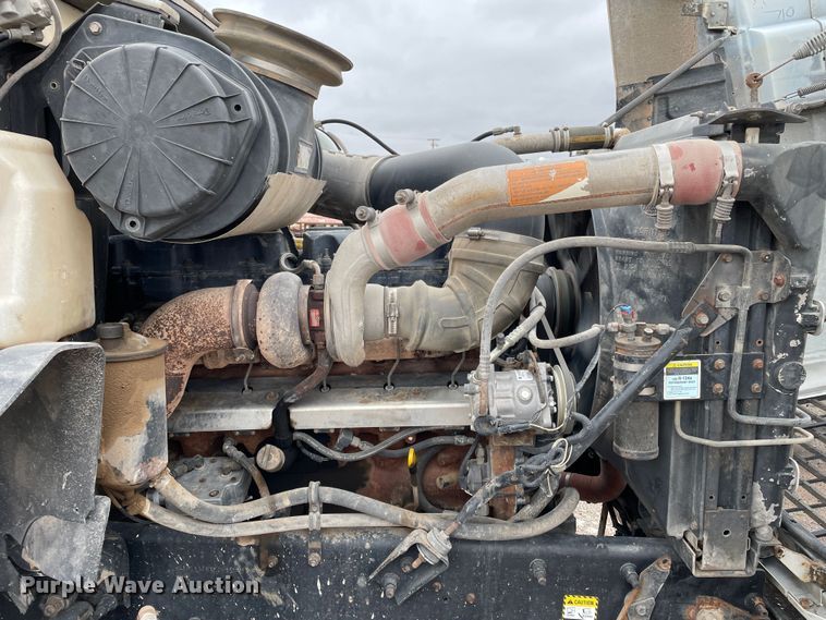 image for item DN4590 2002 Mack CH613  semi truck