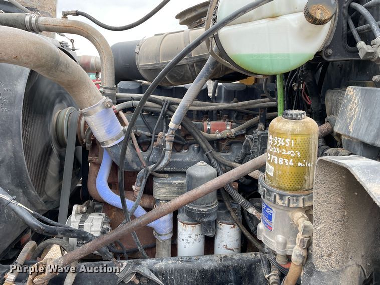 image for item DN4590 2002 Mack CH613  semi truck