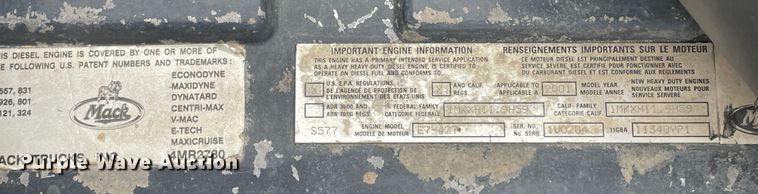 image for item DN4590 2002 Mack CH613  semi truck