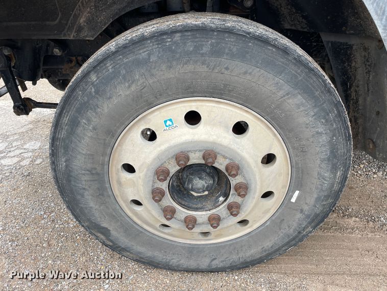 image for item DN4590 2002 Mack CH613  semi truck