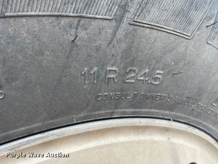 image for item DN4590 2002 Mack CH613  semi truck