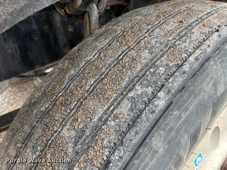 image for item DN4590 2002 Mack CH613  semi truck