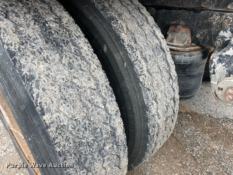 image for item DN4590 2002 Mack CH613  semi truck