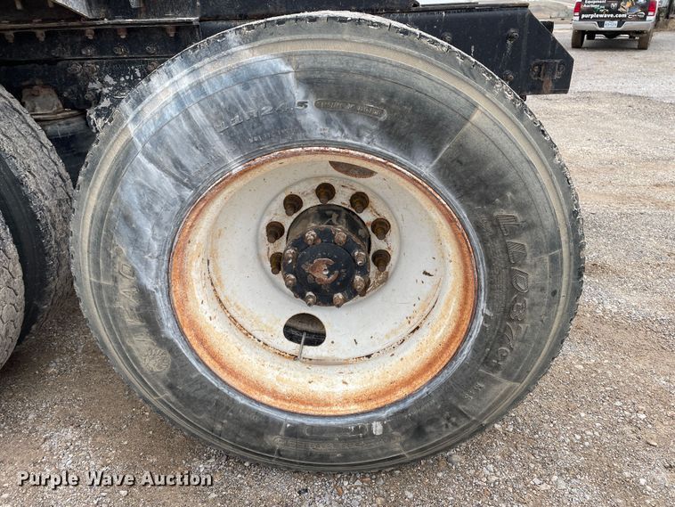 image for item DN4590 2002 Mack CH613  semi truck