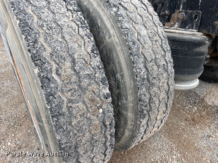 image for item DN4590 2002 Mack CH613  semi truck