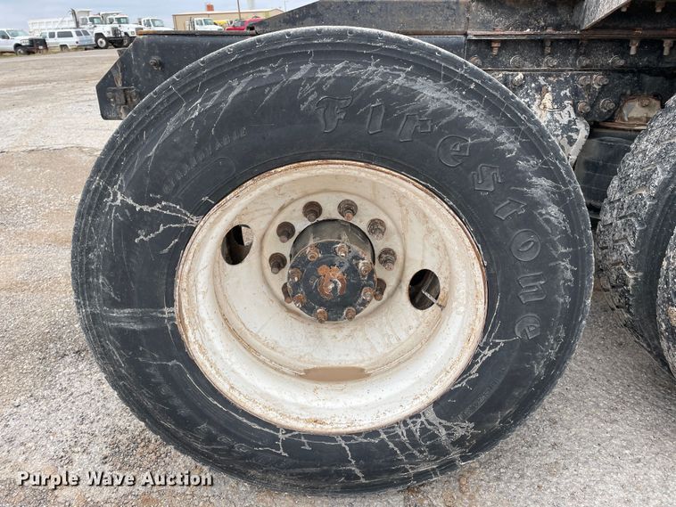 image for item DN4590 2002 Mack CH613  semi truck