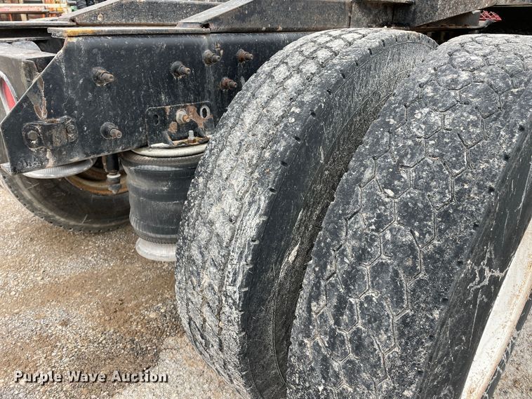 image for item DN4590 2002 Mack CH613  semi truck