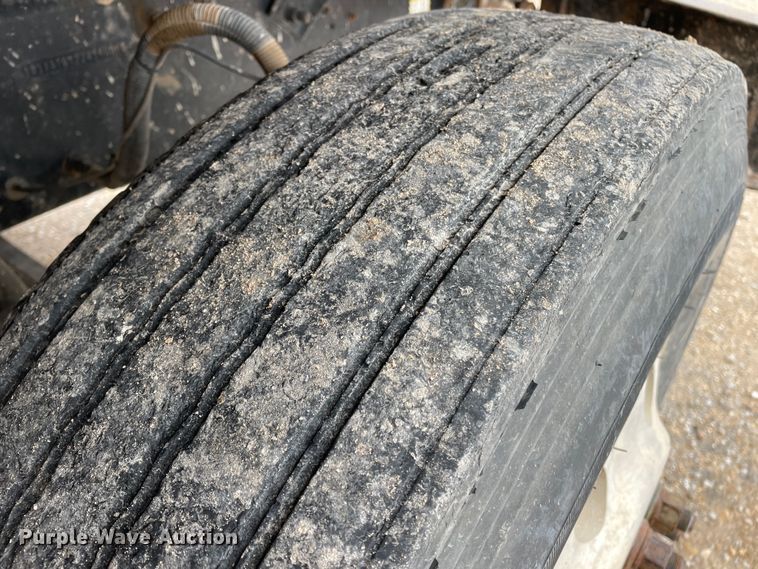 image for item DN4590 2002 Mack CH613  semi truck