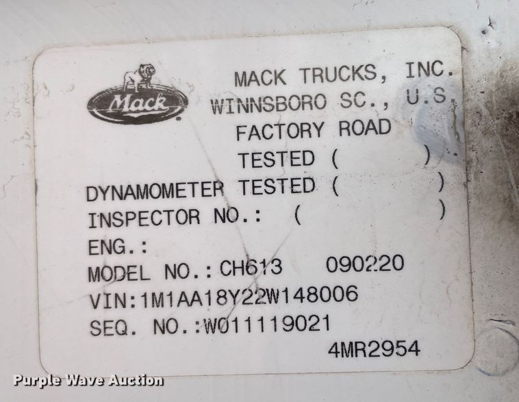 image for item DN4590 2002 Mack CH613  semi truck