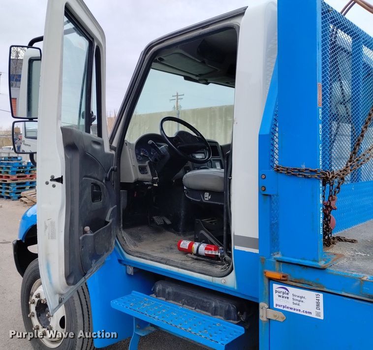 image for item DN6415 2012 International DuraStar 4300  flatbed truck