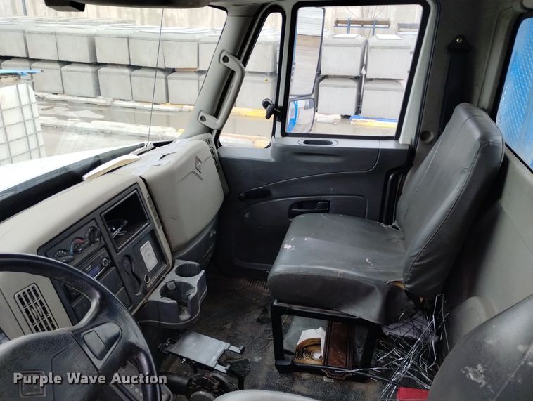 image for item DN6415 2012 International DuraStar 4300  flatbed truck