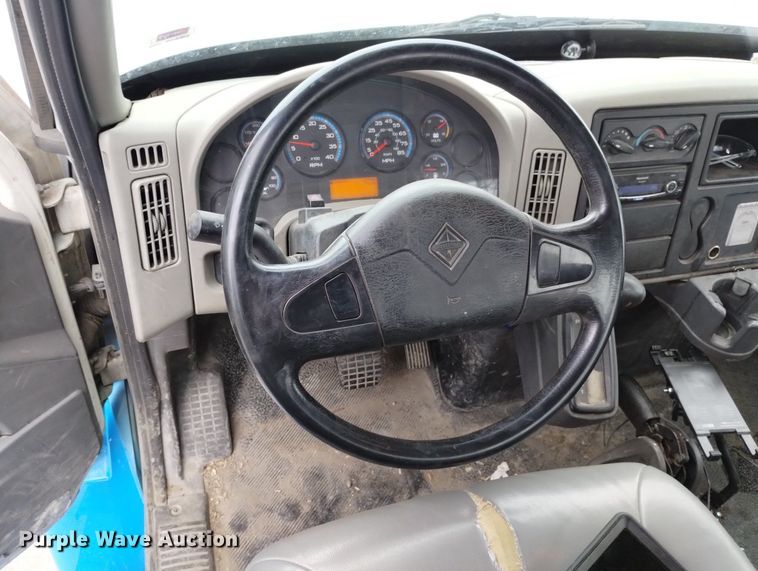 image for item DN6415 2012 International DuraStar 4300  flatbed truck