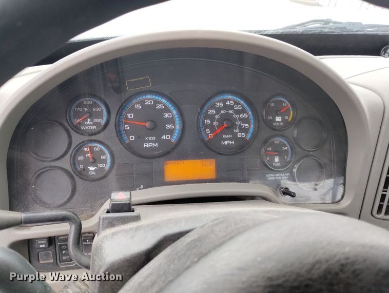 image for item DN6415 2012 International DuraStar 4300  flatbed truck