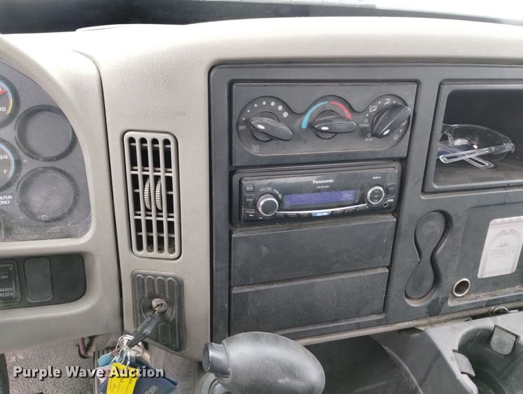 image for item DN6415 2012 International DuraStar 4300  flatbed truck