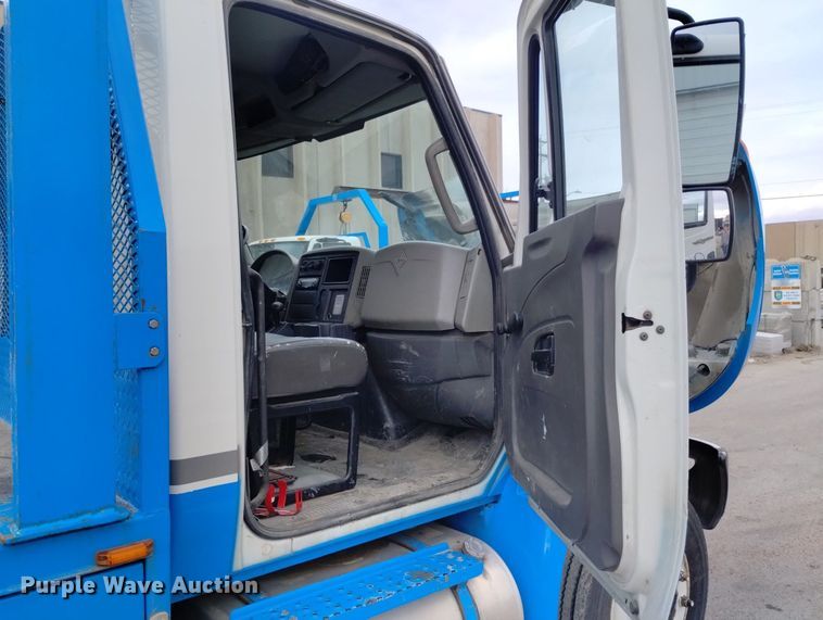 image for item DN6415 2012 International DuraStar 4300  flatbed truck