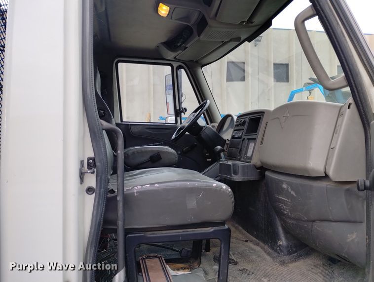 image for item DN6415 2012 International DuraStar 4300  flatbed truck