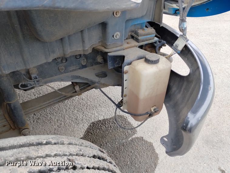 image for item DN6415 2012 International DuraStar 4300  flatbed truck