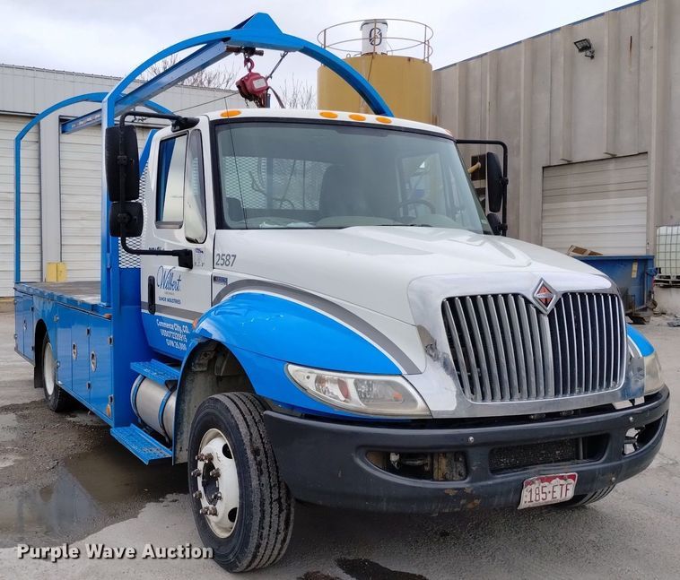 image for item DN6415 2012 International DuraStar 4300  flatbed truck