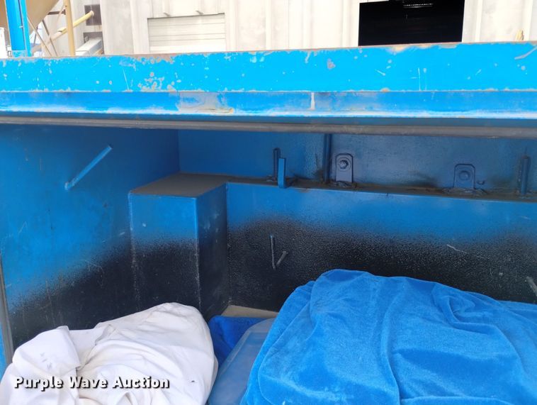 image for item DN6415 2012 International DuraStar 4300  flatbed truck