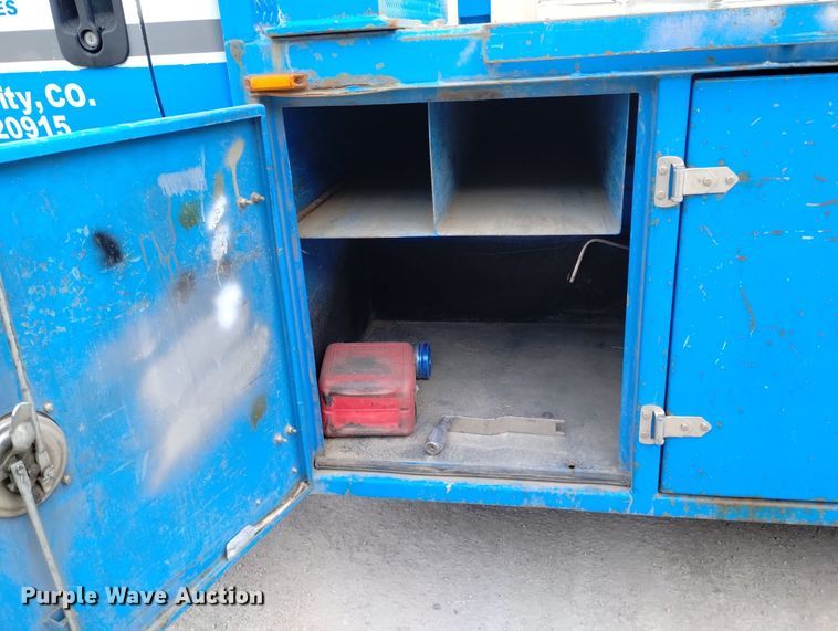 image for item DN6415 2012 International DuraStar 4300  flatbed truck