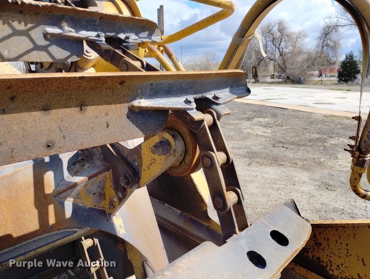 image for item DN6416 1995 Caterpillar 613C Series II  elevating scraper