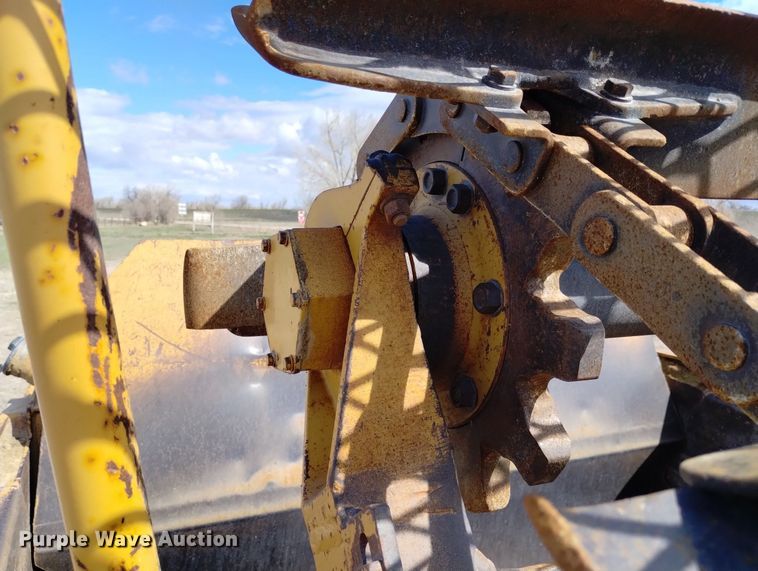 image for item DN6416 1995 Caterpillar 613C Series II  elevating scraper