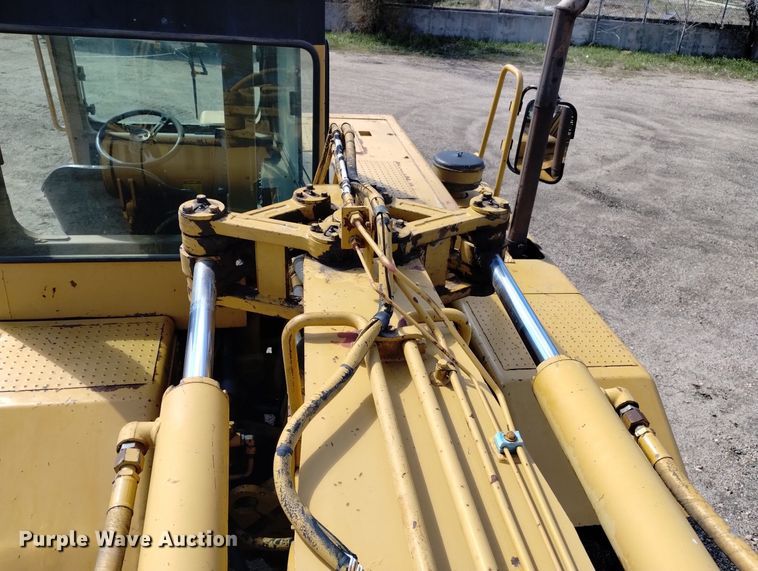 image for item DN6416 1995 Caterpillar 613C Series II  elevating scraper