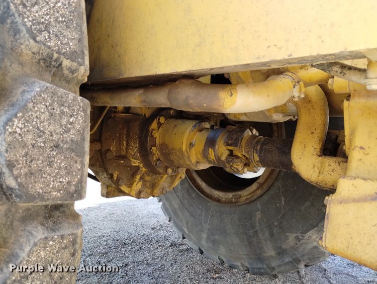 image for item DN6416 1995 Caterpillar 613C Series II  elevating scraper