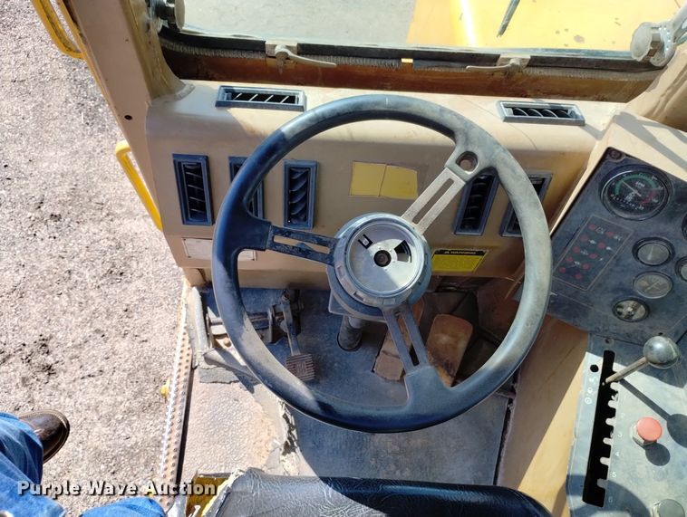 image for item DN6416 1995 Caterpillar 613C Series II  elevating scraper