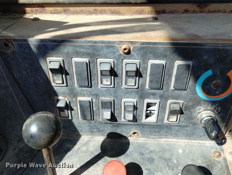 image for item DN6416 1995 Caterpillar 613C Series II  elevating scraper