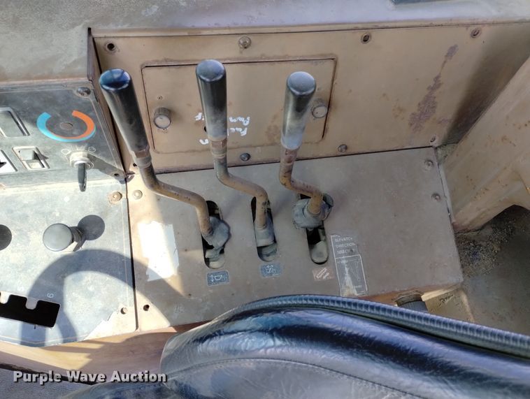 image for item DN6416 1995 Caterpillar 613C Series II  elevating scraper