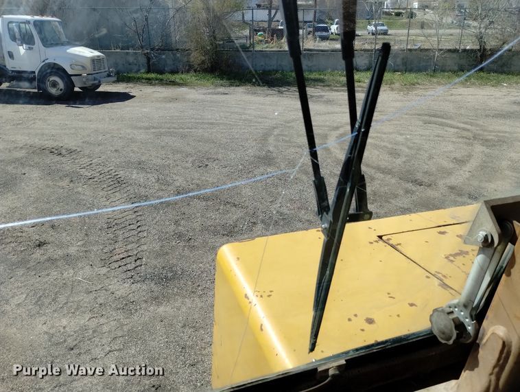 image for item DN6416 1995 Caterpillar 613C Series II  elevating scraper