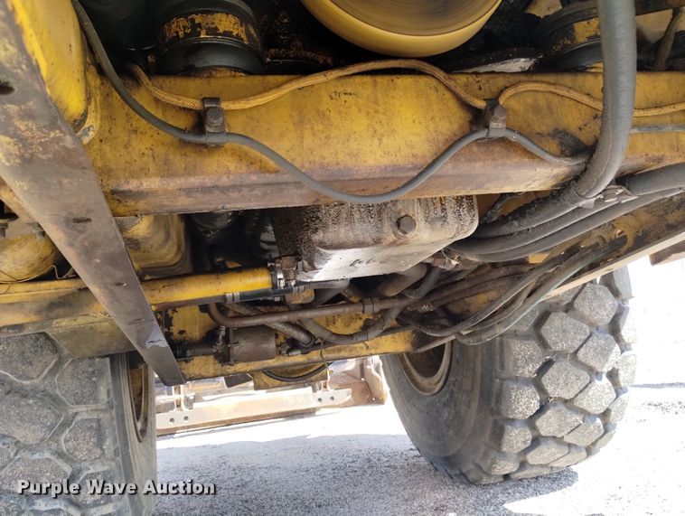 image for item DN6416 1995 Caterpillar 613C Series II  elevating scraper