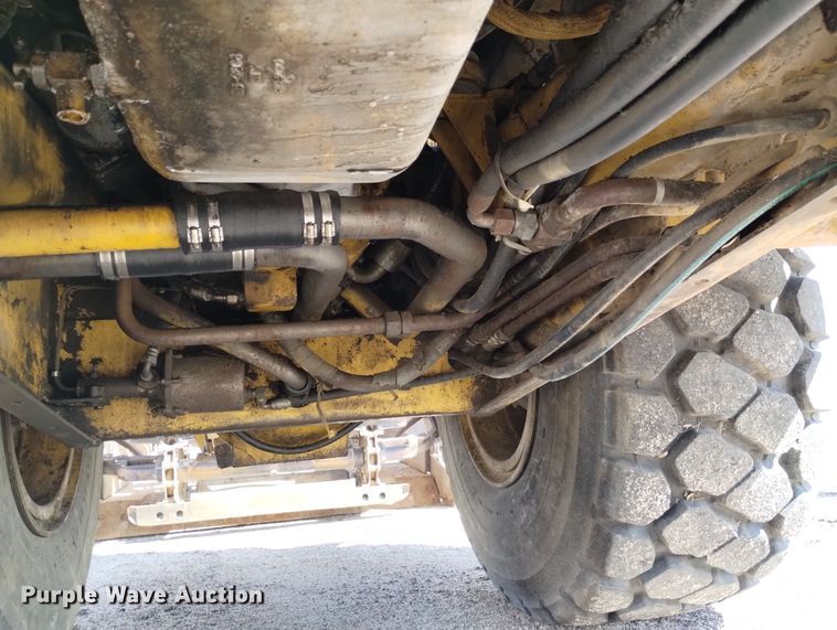 image for item DN6416 1995 Caterpillar 613C Series II  elevating scraper