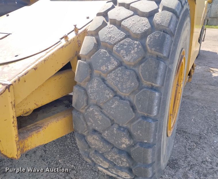 image for item DN6416 1995 Caterpillar 613C Series II  elevating scraper